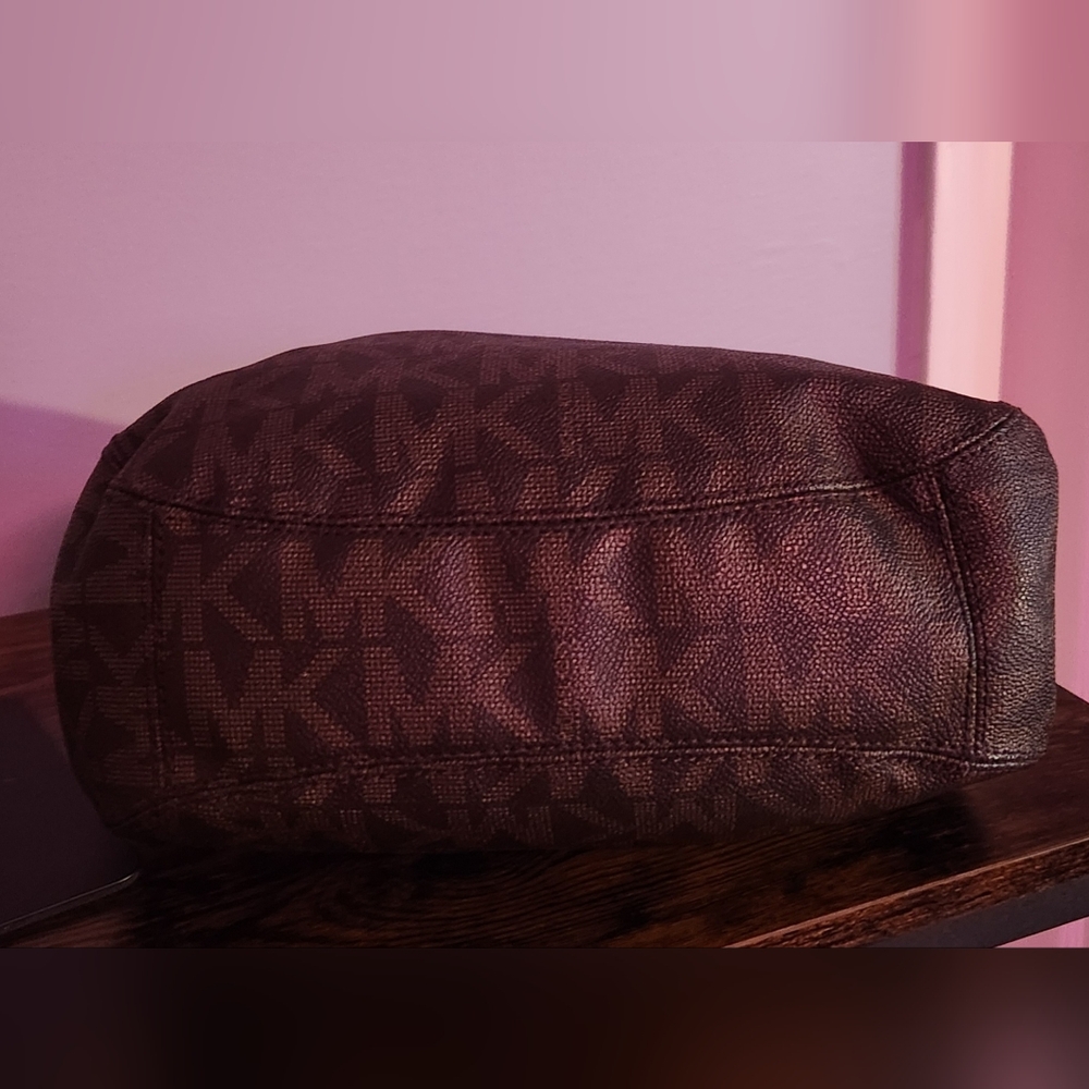 Michael Kors Brown Shoulder Bag.  EUC - Picture 5 of 13